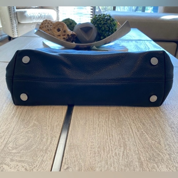 Authentic Michael Kors purse. - Picture 5 of 6